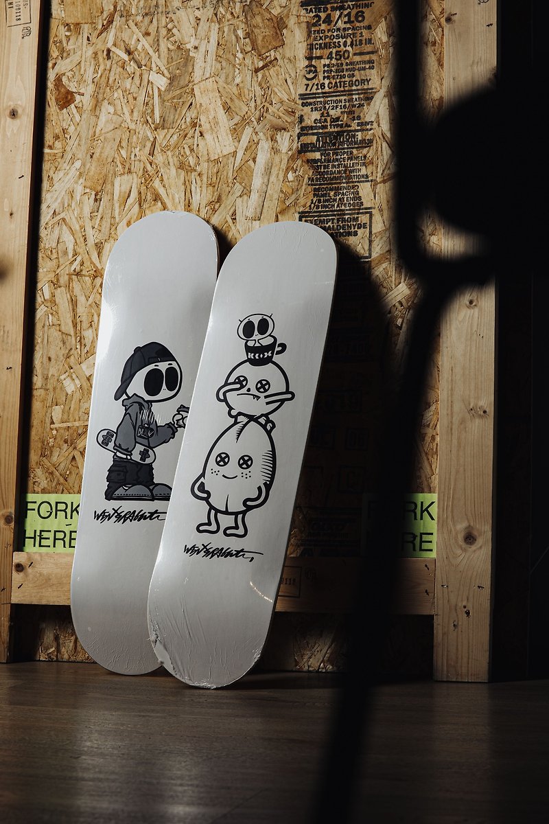 Krox x Wengraffiti joint series No. 11 four-wheel drive board exhibition limited peripheral board body - Fitness Equipment - Wood White