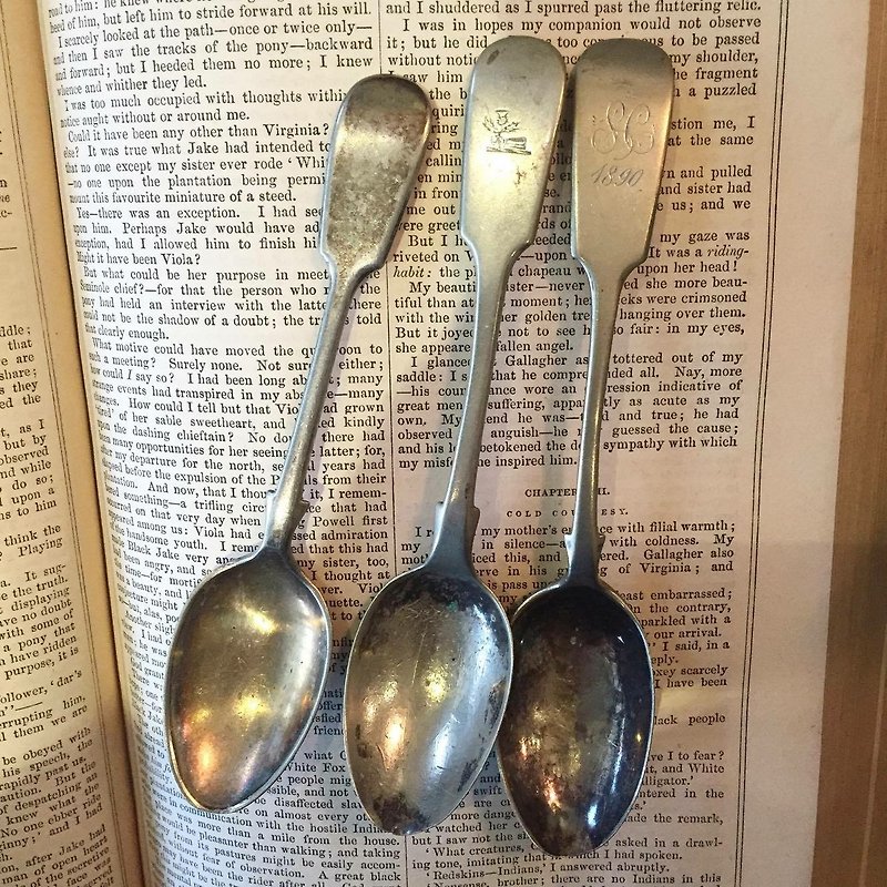 Britain back to the early Memorial small spoon - Cutlery & Flatware - Other Metals 