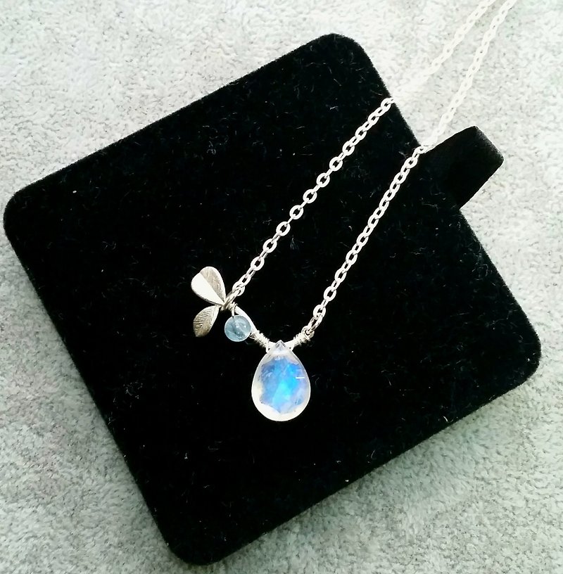 (Stone No. a1) sided with strong blue moonstone silver collarbone necklace Aquamarine - Necklaces - Gemstone Blue