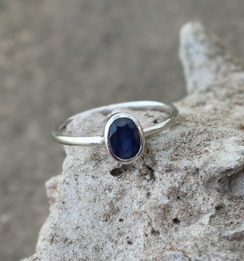 September Birthstone Ring, Sapphire Ring Minimalist, Sapphire Promise Ring - 戒指 - 寶石 藍色