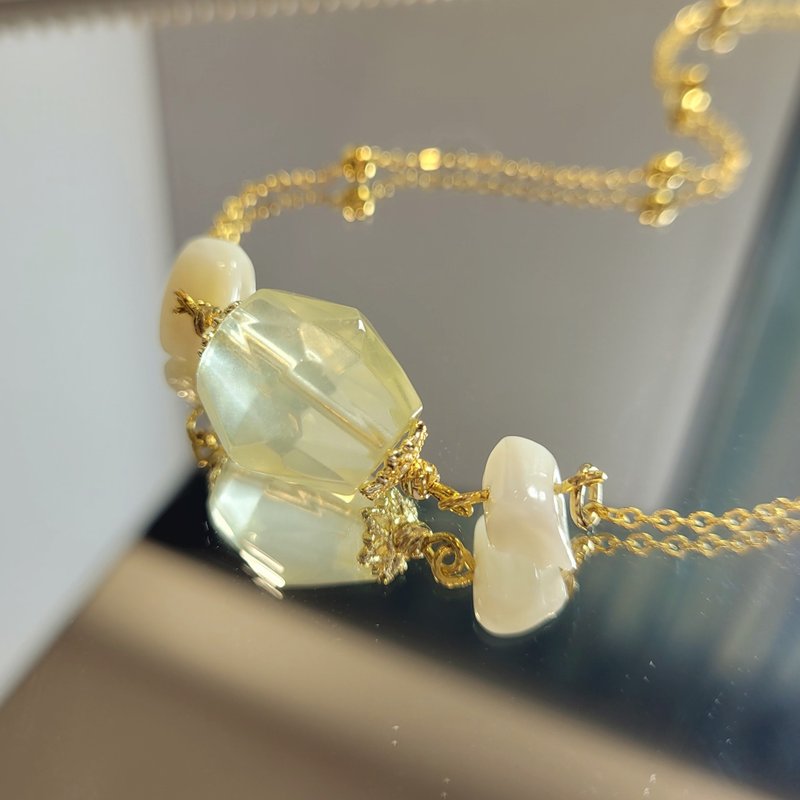 AgIo. Citrine accompanying/pearl accompanying. handmade necklace - สร้อยคอ - คริสตัล 