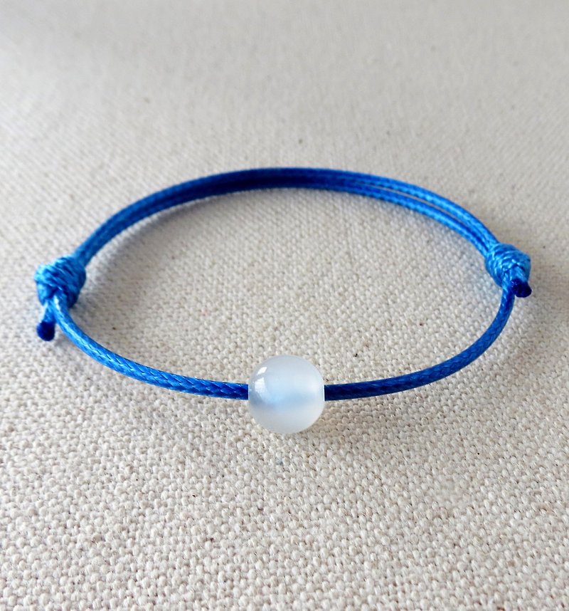 Fashion 【Lucky Stone】 Moonstone Korean wax bracelet **** - สร้อยข้อมือ - เครื่องเพชรพลอย สีน้ำเงิน
