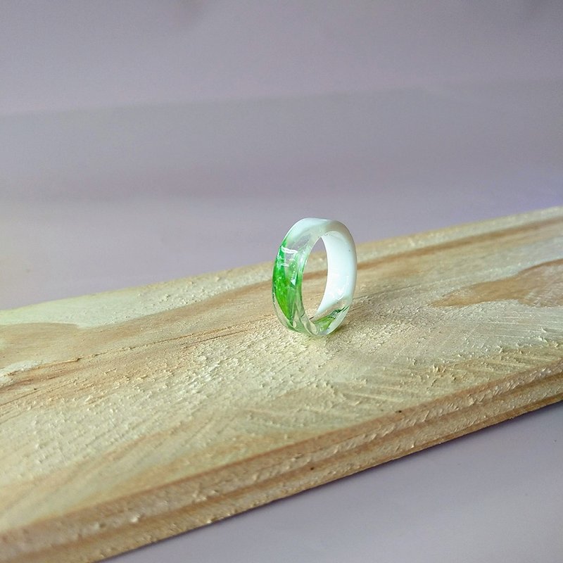 Green oatmeal immortal flower ring resin ring plant ring dry flower - แหวนทั่วไป - เรซิน สีเขียว