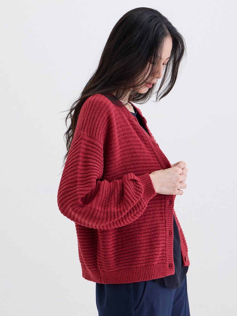 お散歩のお供に パフスリーブニットカーディガン - 紅茶 - ニット・セーター - その他の化学繊維 レッド