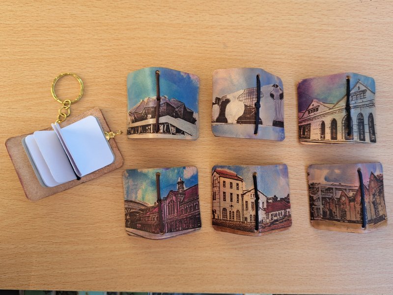 【徵件】材料包 l 植鞣革迷你書吊飾 l NFC 感應 - 皮件/皮革 - 真皮 卡其色