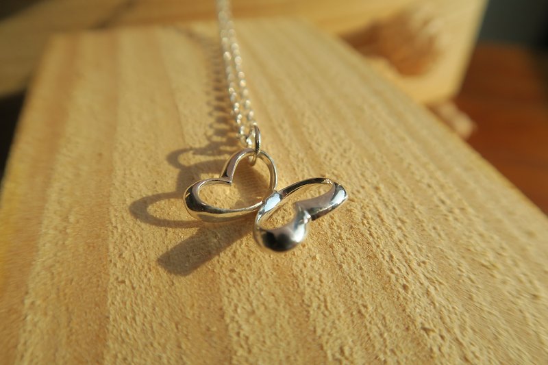[Handmade Silver Jewelry] Double Heart Butterfly Flying Sterling Silver Necklace - สร้อยคอ - โลหะ ขาว
