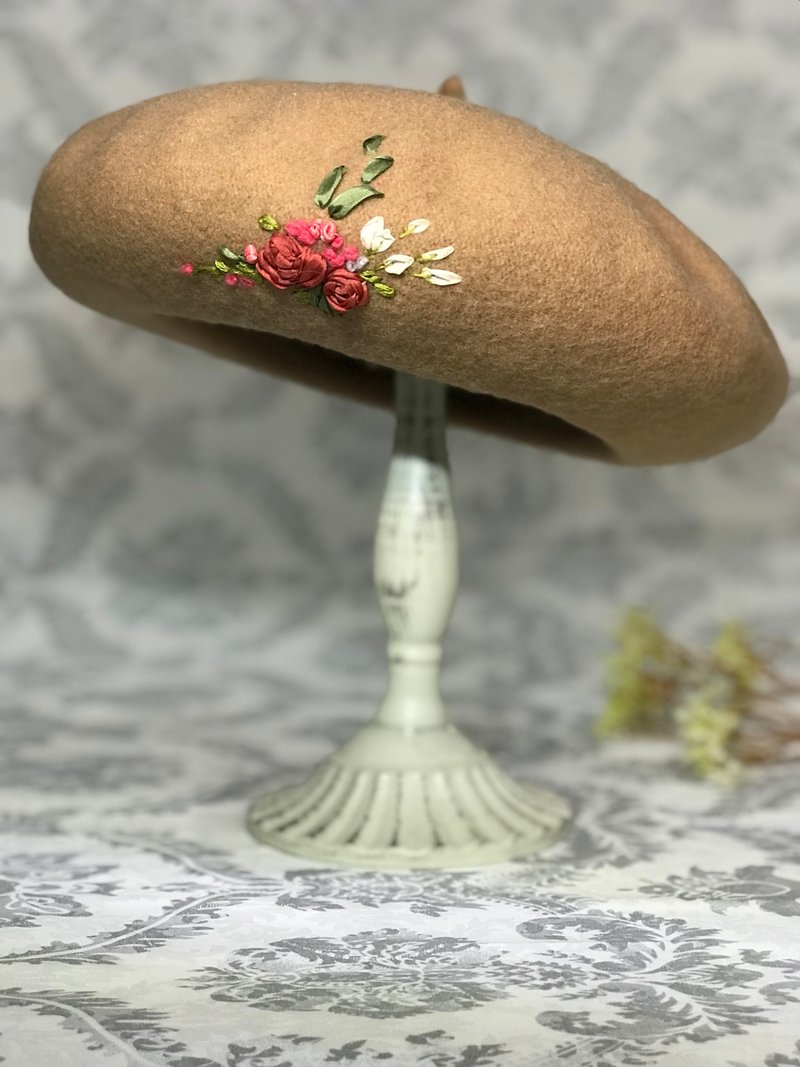 Pinkoi 原創設計帽子新款秋冬手工刺繡帽子 - 帽子 - 羊毛 卡其色