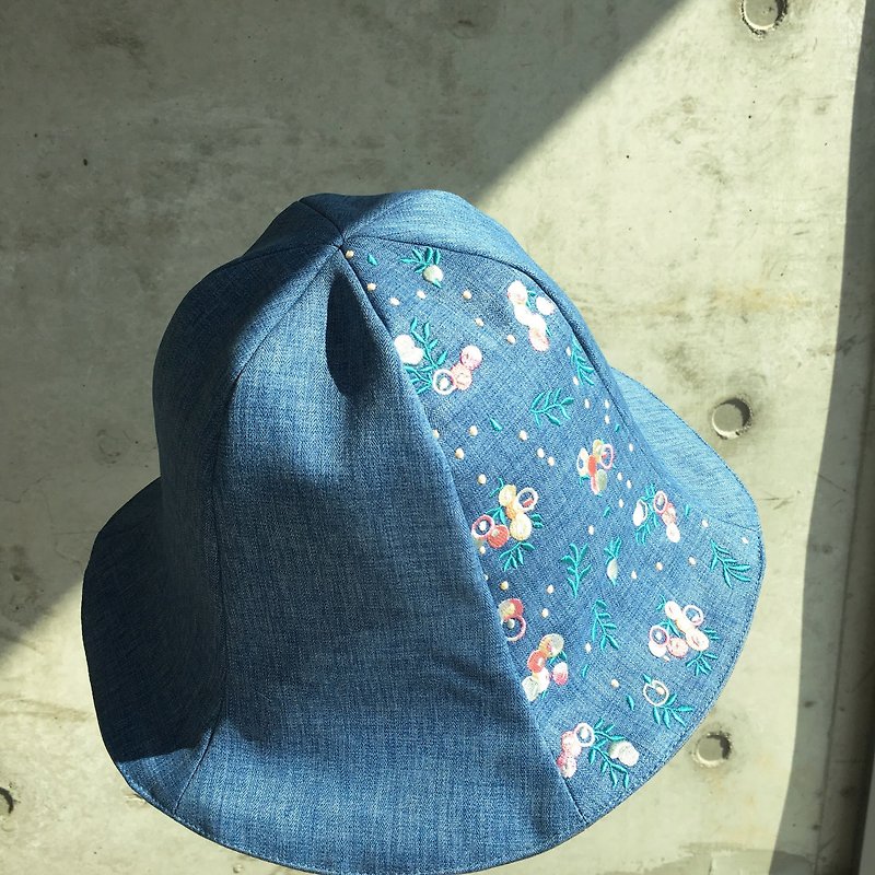 Humming| Embroidered flower cap double-sided wearable - single piece embroidery - หมวก - ผ้าฝ้าย/ผ้าลินิน หลากหลายสี