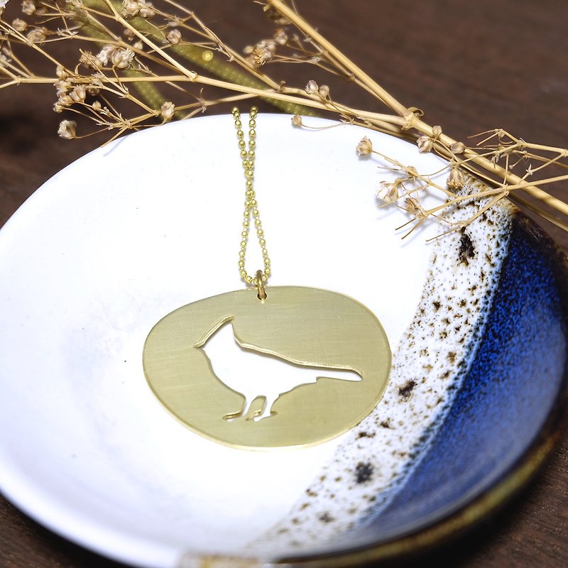 Finch bird in oval shape brass necklace - 項鍊 - 銅/黃銅 