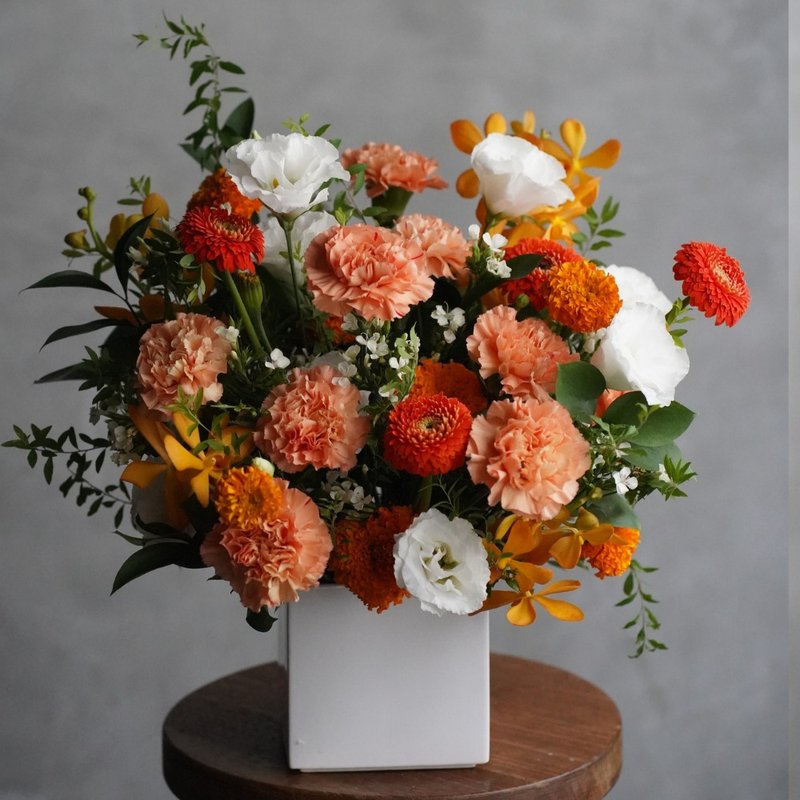 Bright and vibrant orange potted flowers_Flowers - ช่อดอกไม้แห้ง - พืช/ดอกไม้ สีส้ม