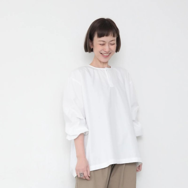 OMAKE.jp 藏釦澎袖百摺衫MocBlouse 白 - 女上衣/長袖上衣 - 棉．麻 白色