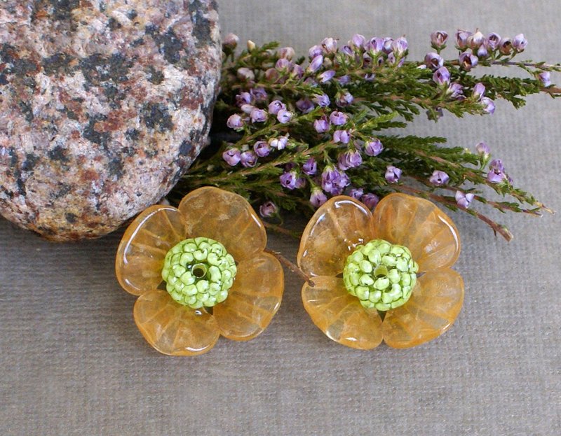 Light orange handmade lampwork flower beads, artisan flower glass beads, 1 pc - งานเซรามิก/แก้ว - แก้ว สีส้ม