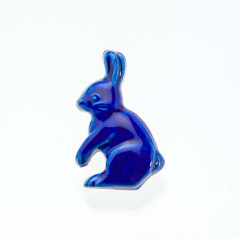 ceramics brooch rabbit cobalt blue - เข็มกลัด - ดินเผา สีน้ำเงิน