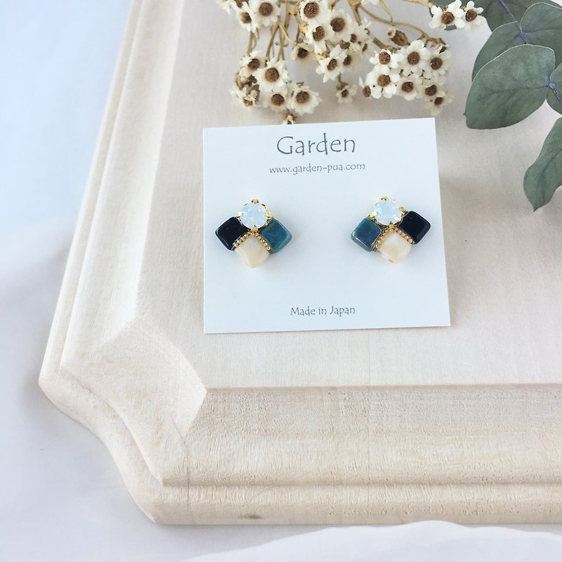 tile earrings dark blue - 耳環/耳夾 - 玻璃 藍色