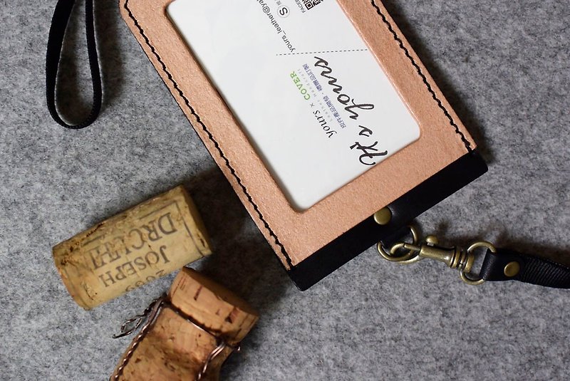 YOURS Straight ID Card Holder Cork + Personalized Black Leather - ที่ใส่บัตรคล้องคอ - หนังแท้ 