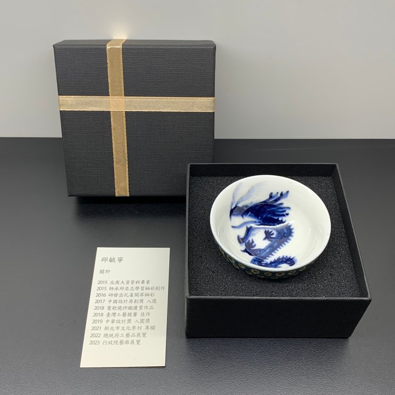 手繪祥龍-孔雀開屏 茶杯 80ml 邱毓寧 鶯歌燒 G2-06 - 茶壺/茶杯/茶具 - 瓷 多色