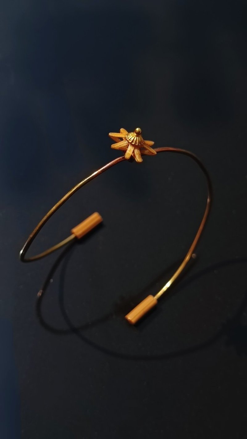 Dok Sailom • 1C Bracelet, wind flower bracelet, small plug - 手鍊/手環 - 木頭 金色