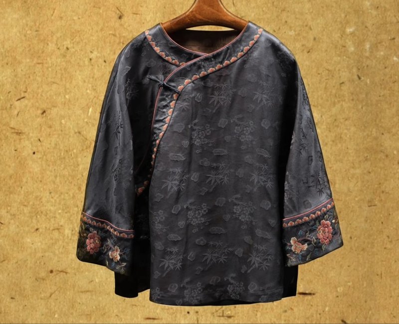 Self-scented new Chinese retro Xiangyun yarn ethnic style open-collar embroidered top - เสื้อผู้หญิง - วัสดุอื่นๆ สีดำ