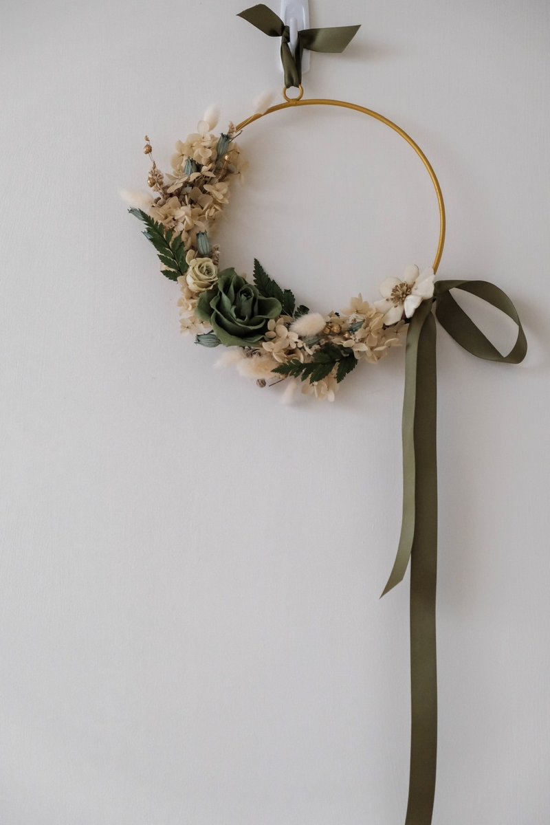 Decorative everlasting flower garland green and white - ช่อดอกไม้แห้ง - พืช/ดอกไม้ สีเขียว