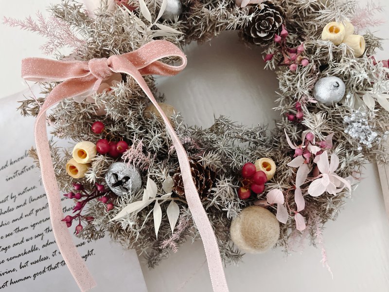 [DIY DIY] Everlasting Pine and Cypress Christmas Wreath - Naked Wreath Material Pack - ช่อดอกไม้แห้ง - พืช/ดอกไม้ สีเขียว