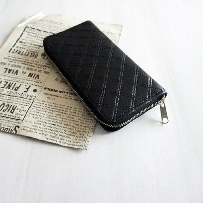Quilted BLACK round fastener wallet - กระเป๋าสตางค์ - หนังเทียม สีดำ
