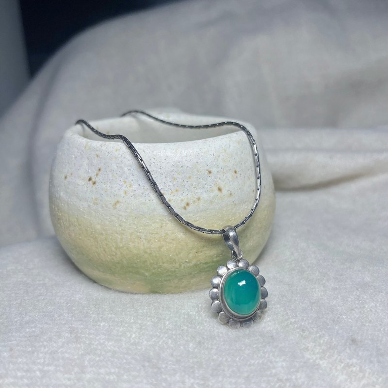 A Lu 綠玉髓925純銀項鍊/純銀飾品 手工創作 附贈拭銀布 - 項鍊 - 寶石 多色