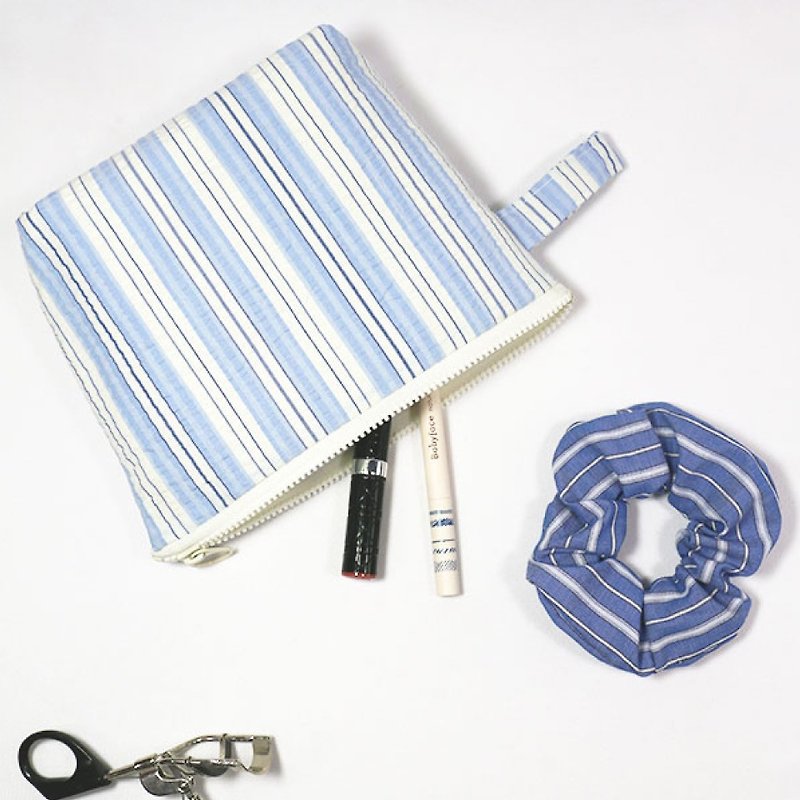 [Change of lines] Cosmetic bag / Taiwan bubble cloth YKK zipper / storage bag line - กระเป๋าเครื่องสำอาง - ผ้าฝ้าย/ผ้าลินิน สีน้ำเงิน