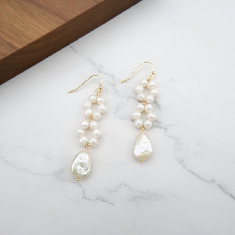 Freshwater Pearl  Earring - 耳環/耳夾/耳骨夾 - 珍珠 白色