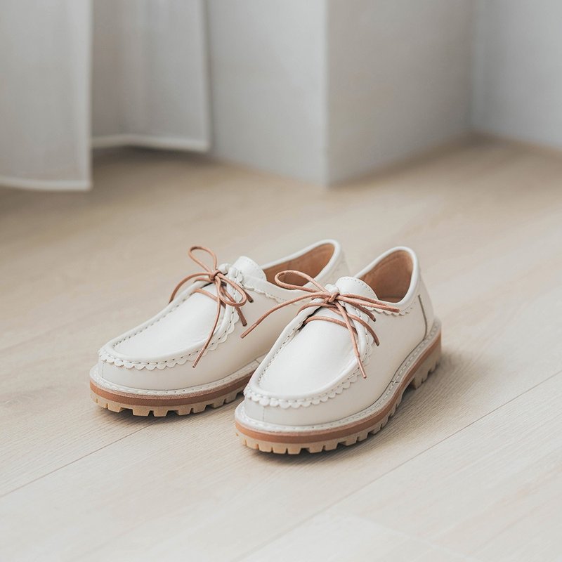 Japanese lace mille-feuille kangaroo shoes_French mille-feuille/off-white - รองเท้าหนังผู้หญิง - หนังแท้ ขาว