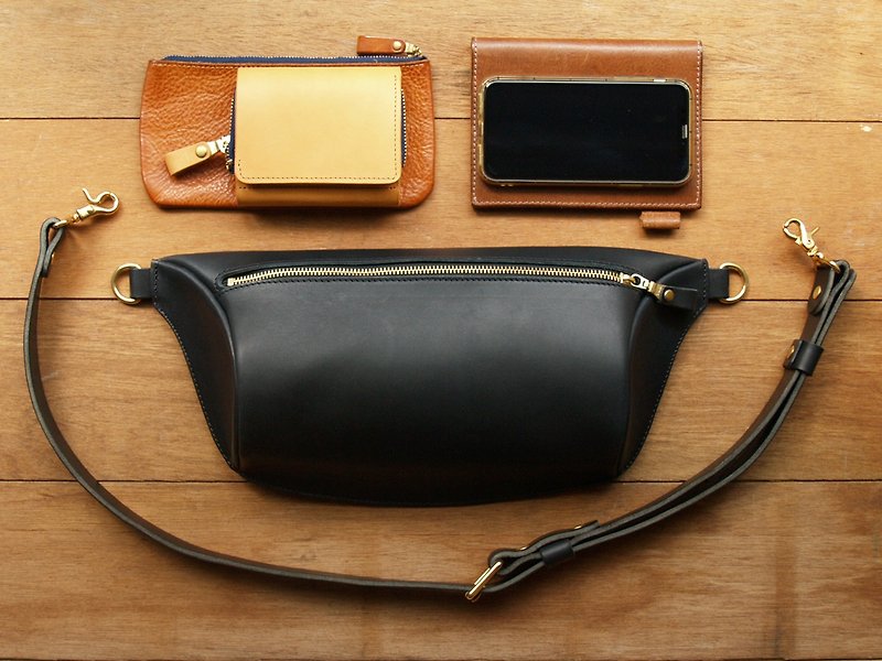Belt Bag, Genuine Leather Chest Bag, Leather fanny pack - Gentle Black - กระเป๋าแมสเซนเจอร์ - หนังแท้ สีดำ