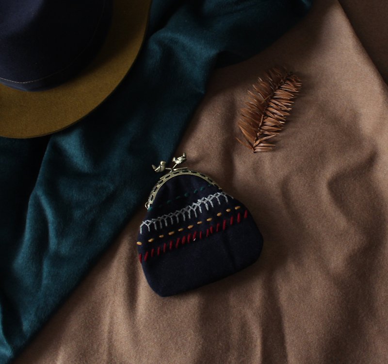 Totem wool gold coin purse - กระเป๋าใส่เหรียญ - ขนแกะ สีน้ำเงิน