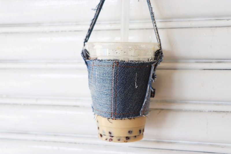 Handmade denim coffee sleeve - กระเป๋าถือ - ผ้าฝ้าย/ผ้าลินิน 