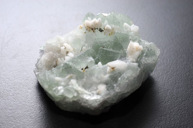 綠色螢石方解共生 靈修 招財 破煞 防小人 - 擺飾/家飾品 - 寶石 