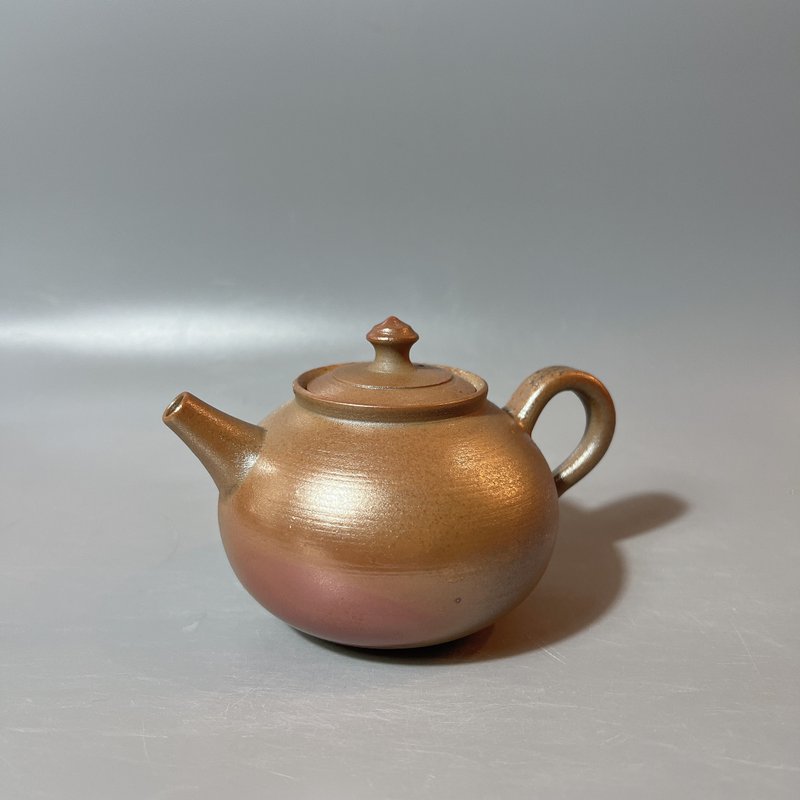 柴燒古樸落灰金彩茶壺 / 小平凡手作 - 茶壺/茶杯/茶具 - 陶 