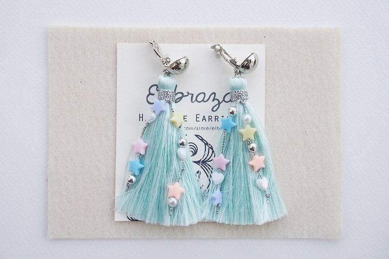Light mint long tassel with pastel beads earrings - 耳環/耳夾 - 其他材質 綠色
