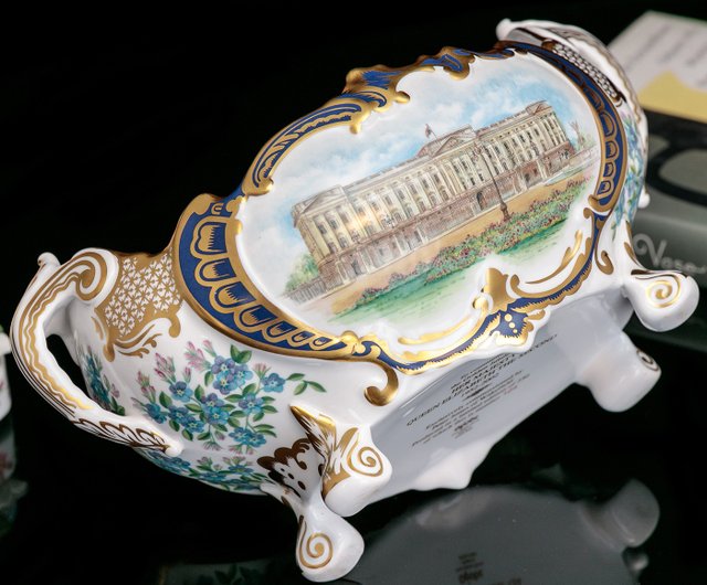 ヴィンテージ　ボーン素材を丁寧に彫刻されたアイボリーローズの古い美しいネックレス