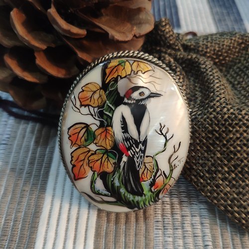 Charm.arts Pearl brooch pin Woodpecker bird hand painted on shell. Elegant jewelry for girl