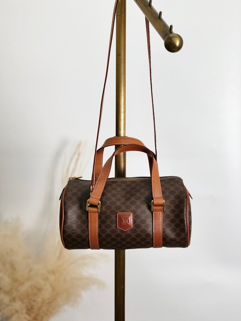 【 日本直送　名牌中古包 】CELINE セリーヌ マカダム ショルダーバッグ ブラウン ブラゾン型押し PVC レザー 2way ロールバッグ tj3xfx - 側背包/斜背包 - 防水材質 咖啡色