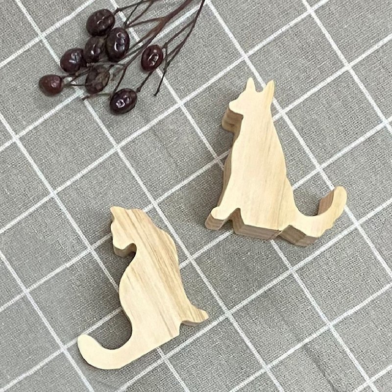 Log cat and dog shape mobile phone holder - Card Stands - Wood Brown