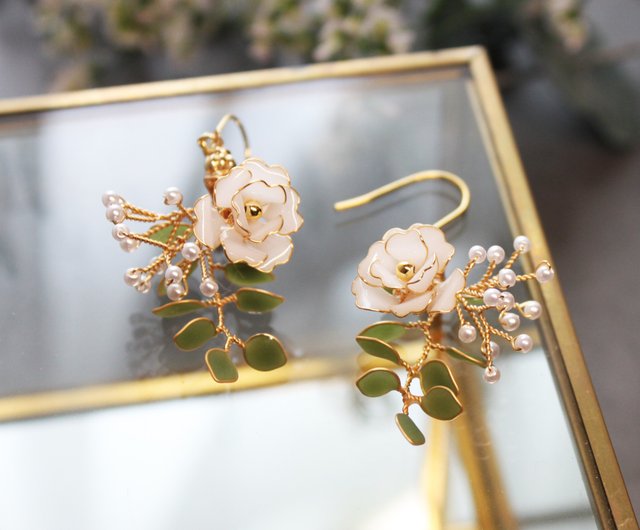 白い薔薇のピアス/イヤリング        