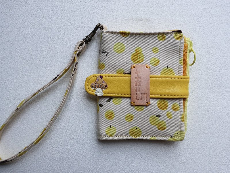 【fabric wallet】hedgehog mushroom cloth short/medium short clip - กระเป๋าสตางค์ - ผ้าฝ้าย/ผ้าลินิน สีเหลือง