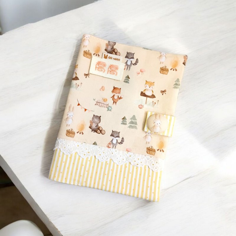 免費繡名字。營火動物。寶寶手冊布書衣 - 彌月禮盒 - 棉．麻 黃色