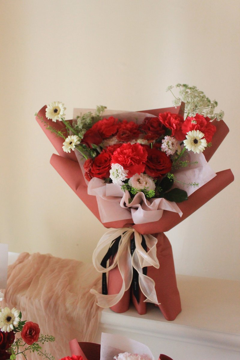 康乃馨花束 母親節鮮花花束 母親節花禮 紅色系 - 擺飾/家飾品 - 植物．花 紅色
