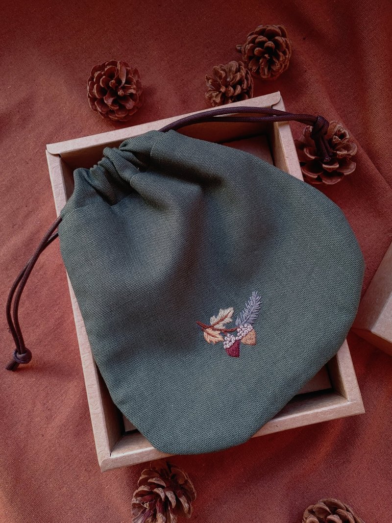 Little Acorn Hand Embroidery Drawstring Bag - Christmas Gift Box - Toiletry Bags & Pouches - Cotton & Hemp 