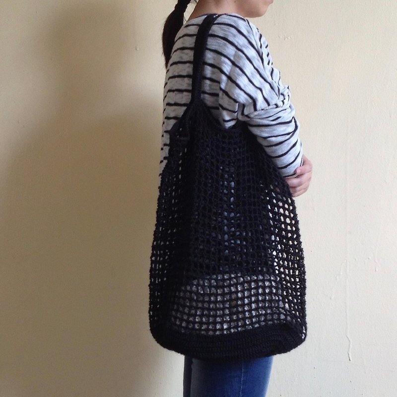 Xiao fabric - small travel / ramie hand-woven mesh shoulder bag (black) - Messenger Bags & Sling Bags - Cotton & Hemp Black