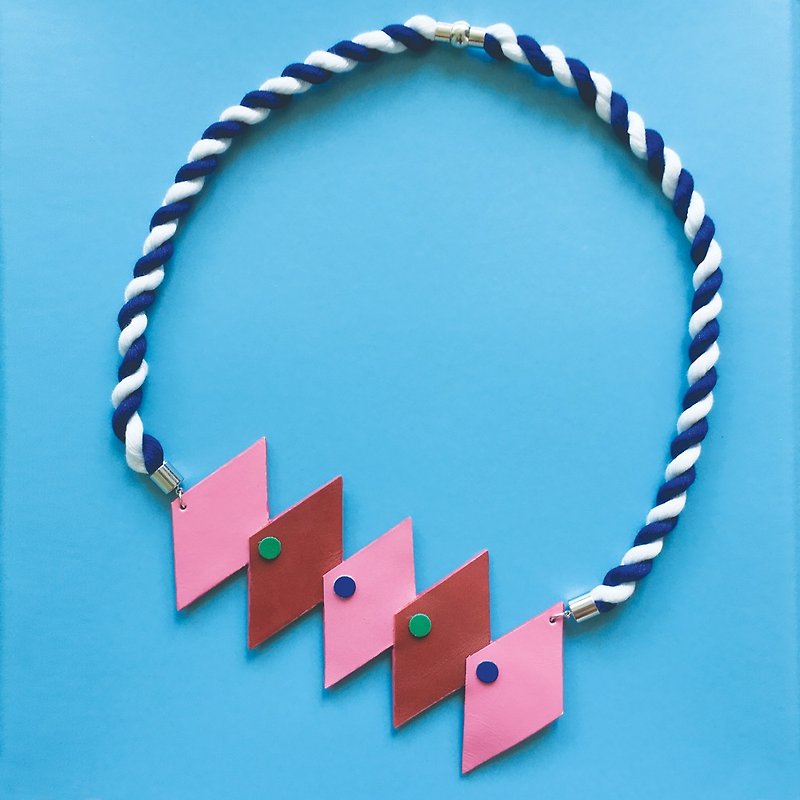 幾何学的なカラーマッチングレザーネックレス両面カラーマッチング - チョーカー - 革 ピンク