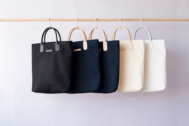 A4 size handle tote bag - กระเป๋าถือ - ผ้าฝ้าย/ผ้าลินิน สีใส