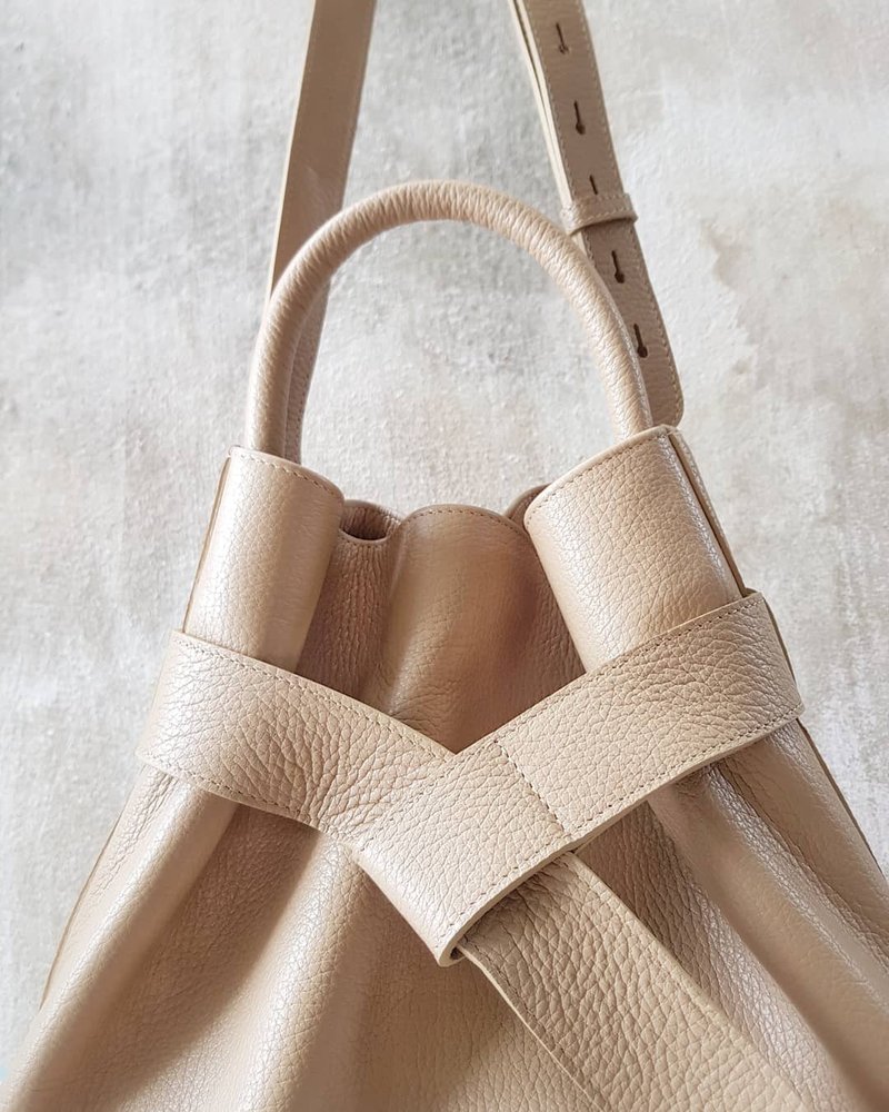 KANGAROO (Cream) Leather Bucket Bag - 側背包/斜背包 - 真皮 卡其色