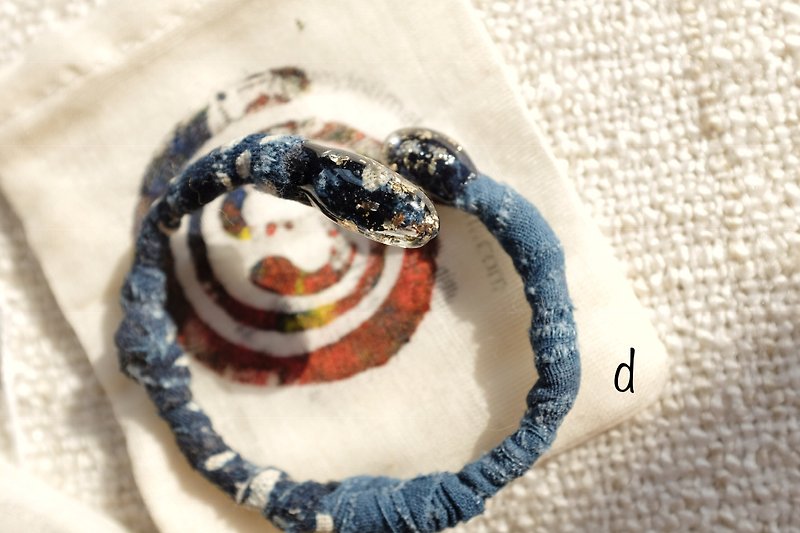 Gypsy wire wrap bracelet - indigo dyed wax dyed cotton with resin - Bracelets - Cotton & Hemp Blue