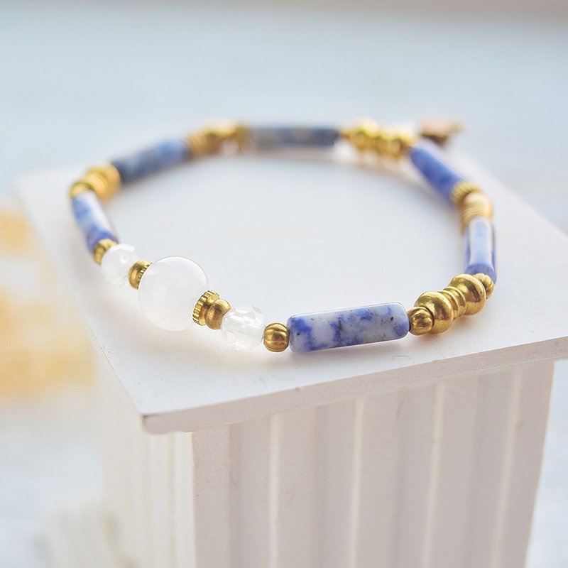 白晝仰望 │藍點石 月光石 銅 手鍊 - 手鍊/手環 - 水晶 藍色